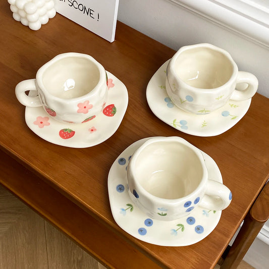 1Set Asymmetrical Fruit Ceramic Coffee Cup and Saucer, High-Looking Creative Hand-Painted Coffee Cup and Saucer, Suitable for Home Drinking Water, Coffee Shop Latte Art Cup, Party Coffee Cake Cup and Saucer, Gift Giving