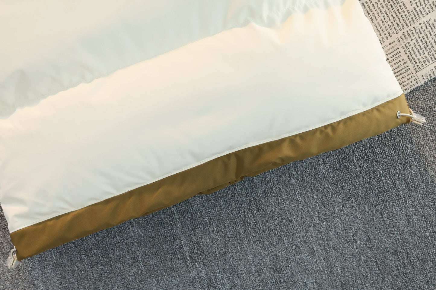 Men's Color-Block Puffer Vest with Removable Hood - Zip Closure & Flap Pockets, Water-Resistant Warm for Winter Casual Outfits