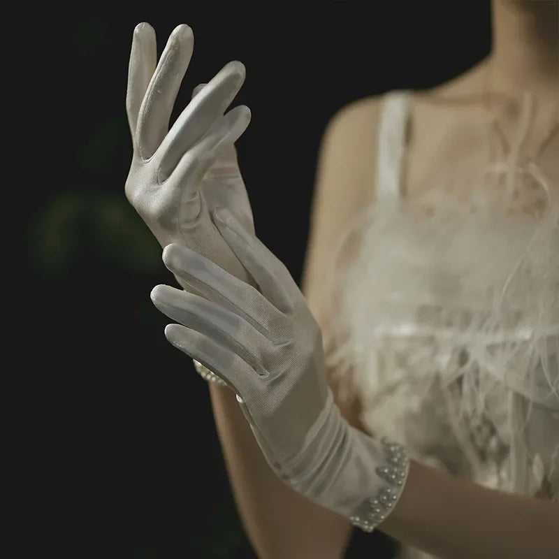 Short Satin Bridal Gloves Pearls Wrist Gant Mariage Femme Novia Bride Wedding Gloves Beaded Pearls Accessoires Mariage 2025