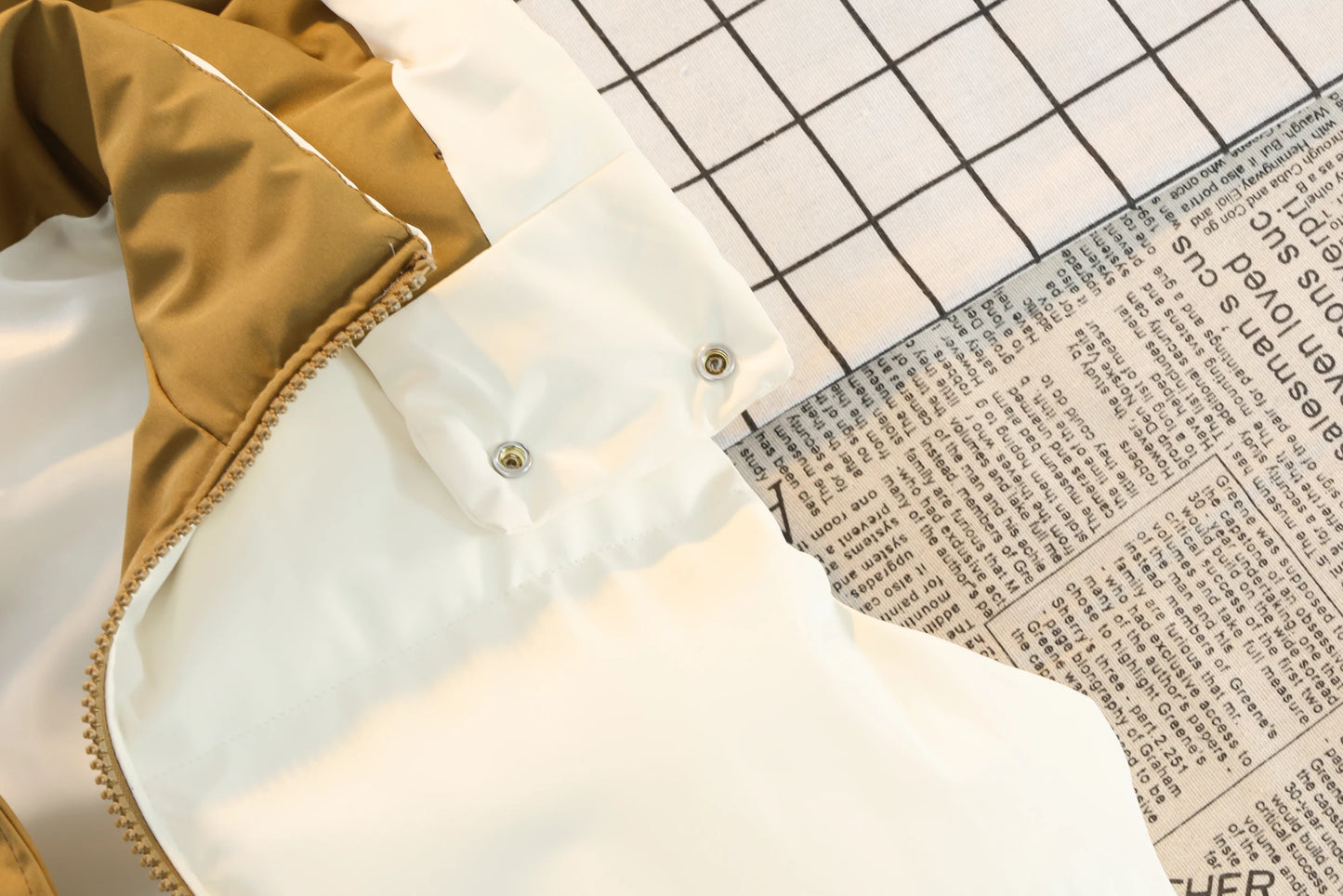 Men's Color-Block Puffer Vest with Removable Hood - Zip Closure & Flap Pockets, Water-Resistant Warm for Winter Casual Outfits