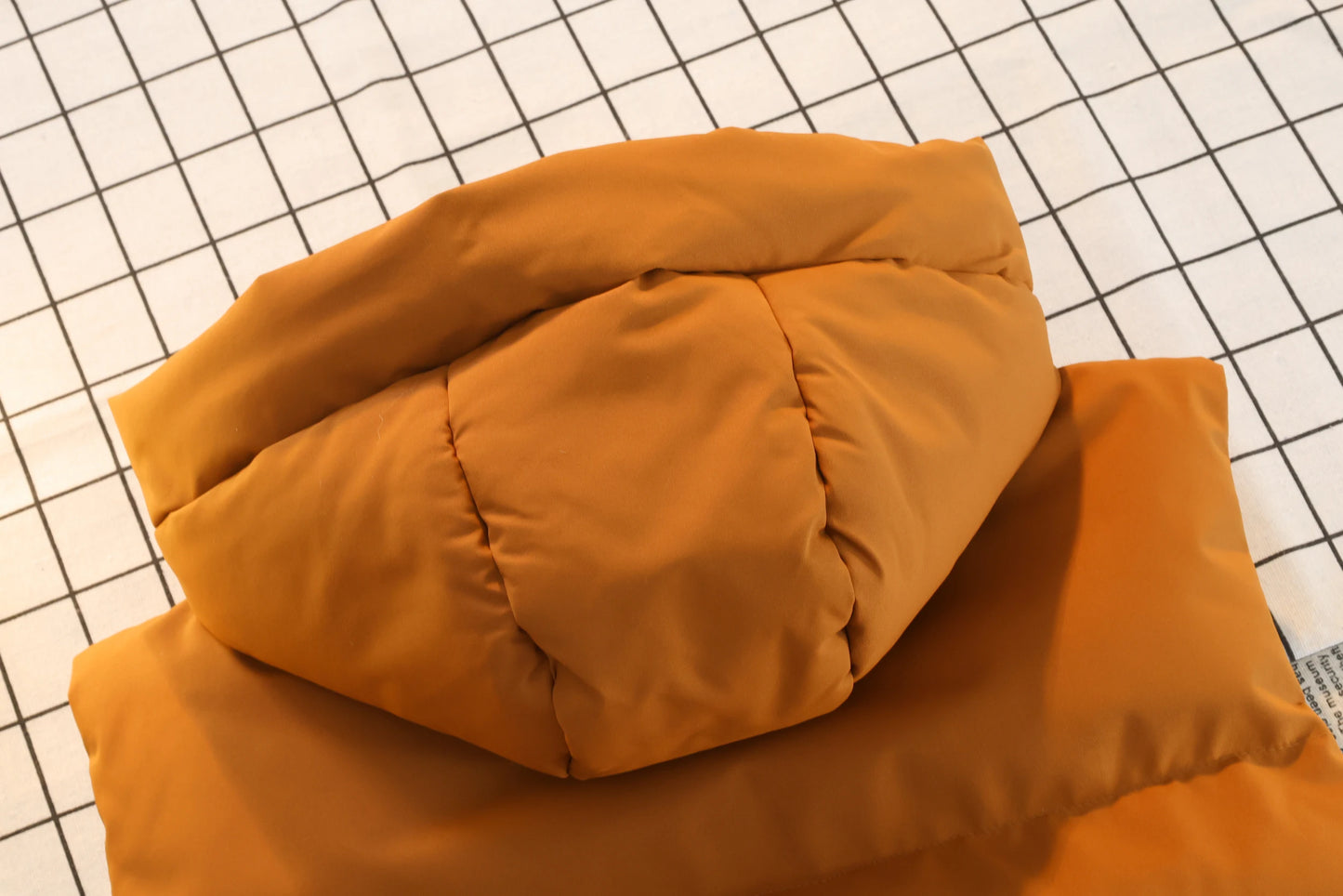 Men's Color-Block Puffer Vest with Removable Hood - Zip Closure & Flap Pockets, Water-Resistant Warm for Winter Casual Outfits