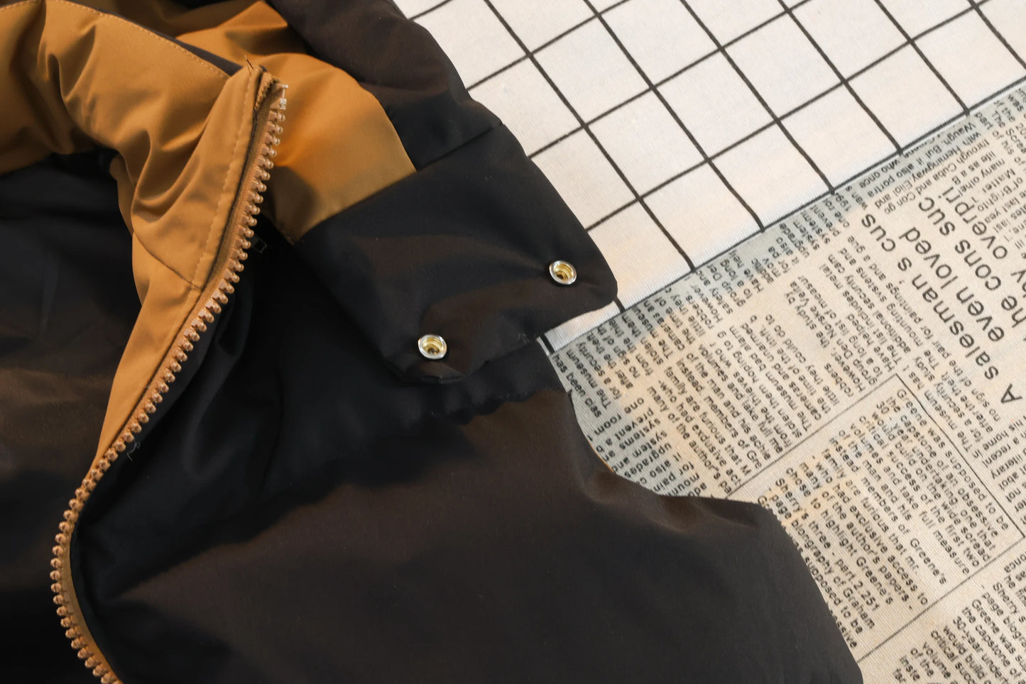 Men's Color-Block Puffer Vest with Removable Hood - Zip Closure & Flap Pockets, Water-Resistant Warm for Winter Casual Outfits