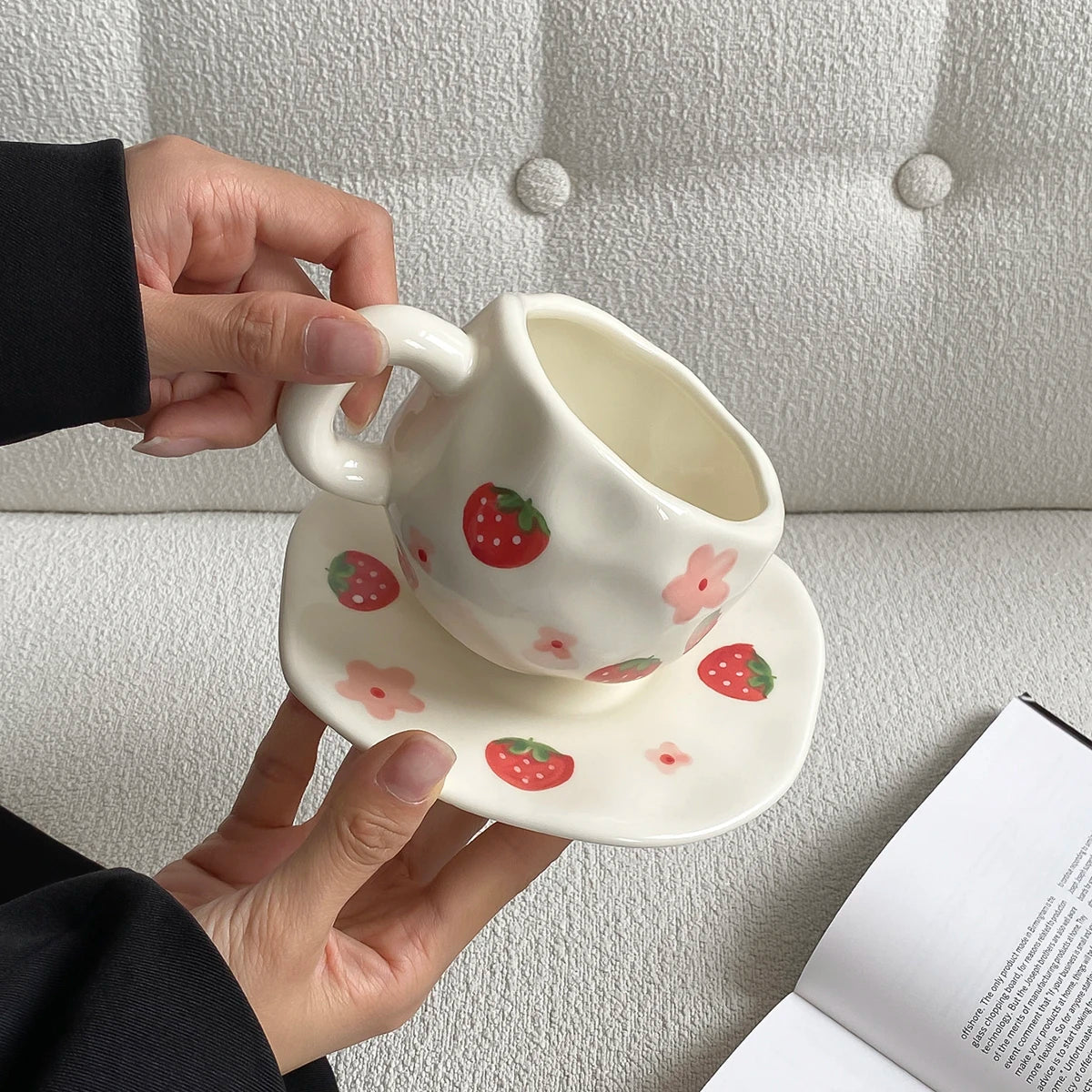 1Set Asymmetrical Fruit Ceramic Coffee Cup and Saucer, High-Looking Creative Hand-Painted Coffee Cup and Saucer, Suitable for Home Drinking Water, Coffee Shop Latte Art Cup, Party Coffee Cake Cup and Saucer, Gift Giving