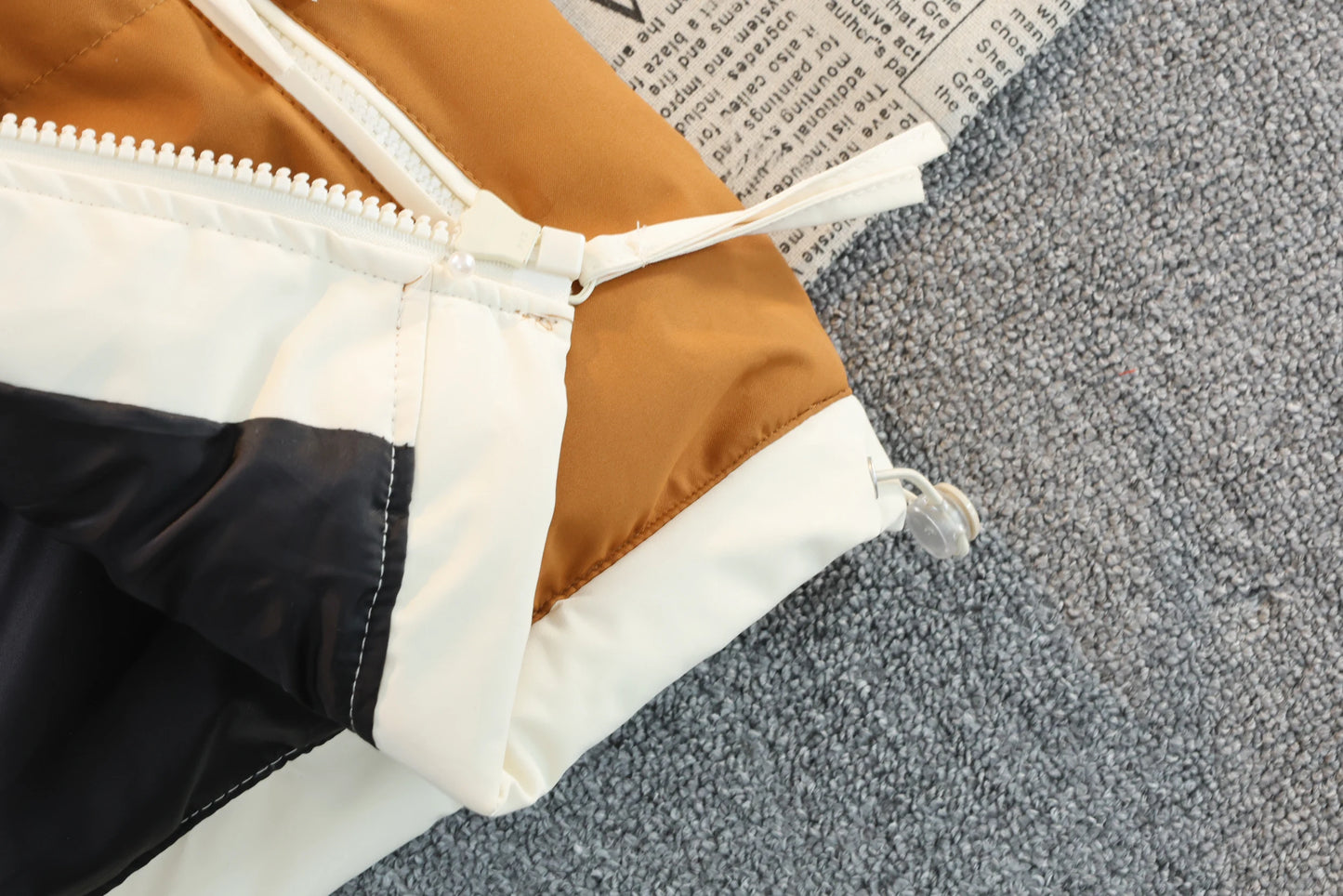 Men's Color-Block Puffer Vest with Removable Hood - Zip Closure & Flap Pockets, Water-Resistant Warm for Winter Casual Outfits