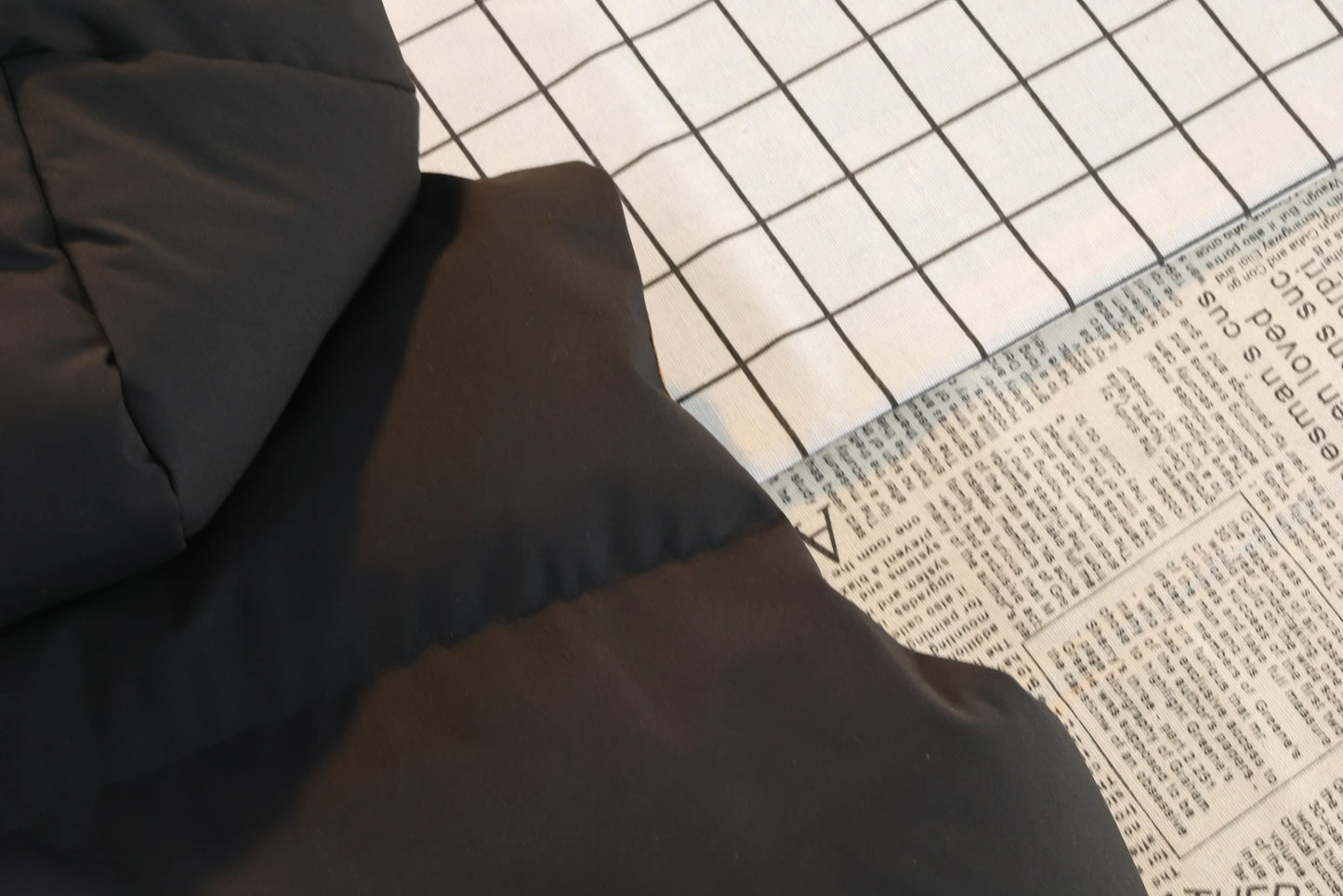 Men's Color-Block Puffer Vest with Removable Hood - Zip Closure & Flap Pockets, Water-Resistant Warm for Winter Casual Outfits