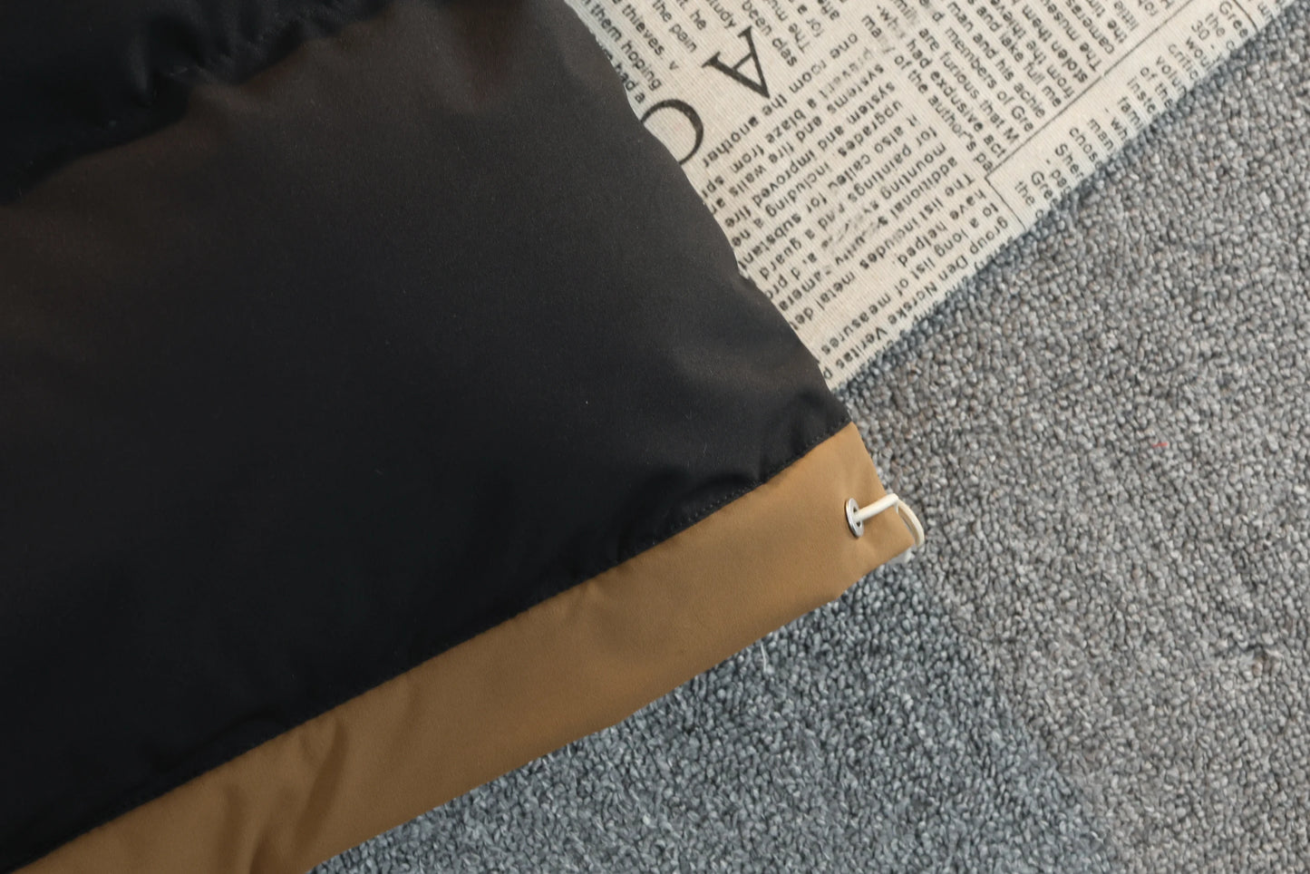 Men's Color-Block Puffer Vest with Removable Hood - Zip Closure & Flap Pockets, Water-Resistant Warm for Winter Casual Outfits