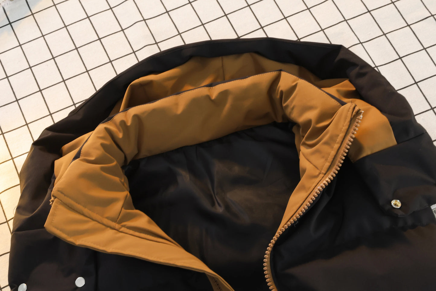 Men's Color-Block Puffer Vest with Removable Hood - Zip Closure & Flap Pockets, Water-Resistant Warm for Winter Casual Outfits