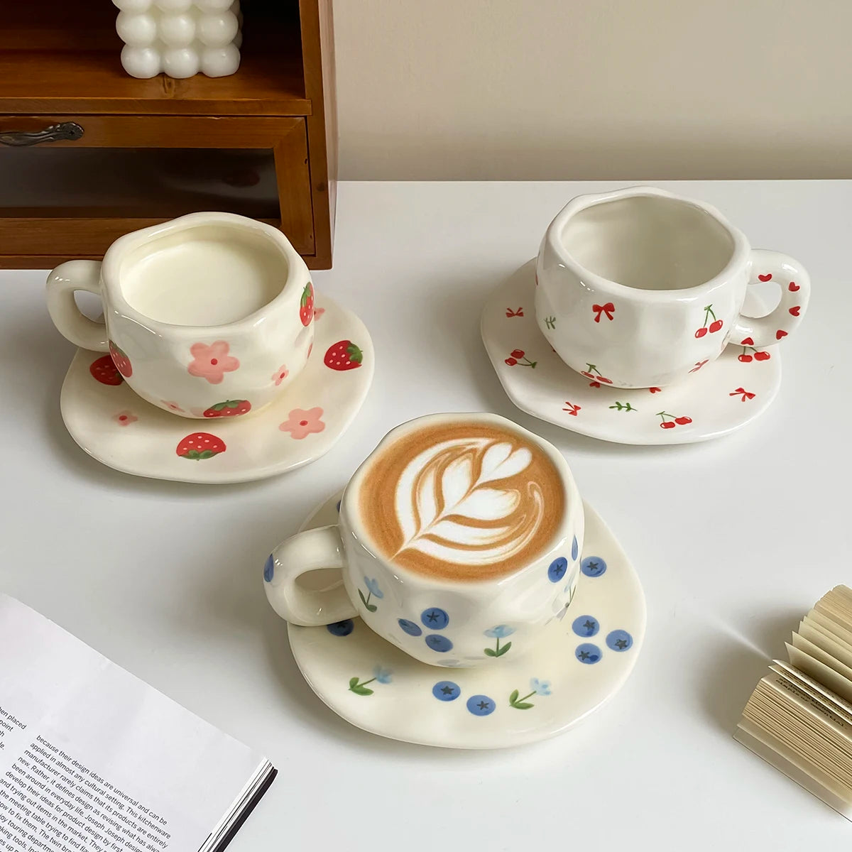 1Set Asymmetrical Fruit Ceramic Coffee Cup and Saucer, High-Looking Creative Hand-Painted Coffee Cup and Saucer, Suitable for Home Drinking Water, Coffee Shop Latte Art Cup, Party Coffee Cake Cup and Saucer, Gift Giving