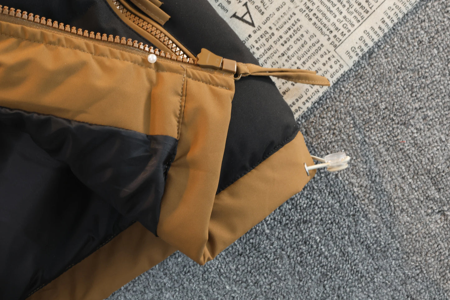 Men's Color-Block Puffer Vest with Removable Hood - Zip Closure & Flap Pockets, Water-Resistant Warm for Winter Casual Outfits