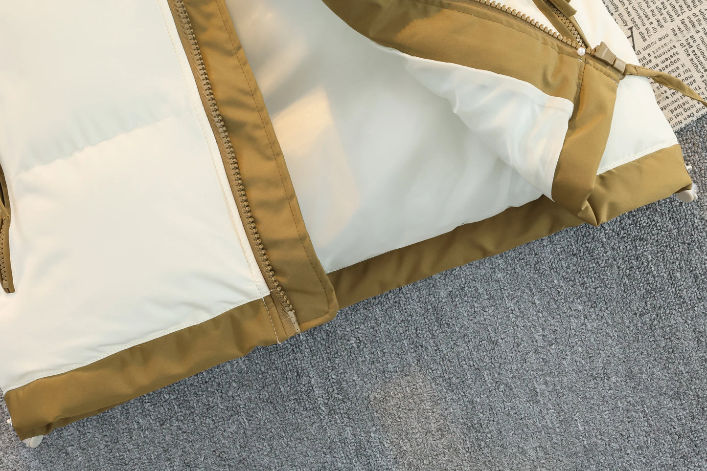 Men's Color-Block Puffer Vest with Removable Hood - Zip Closure & Flap Pockets, Water-Resistant Warm for Winter Casual Outfits