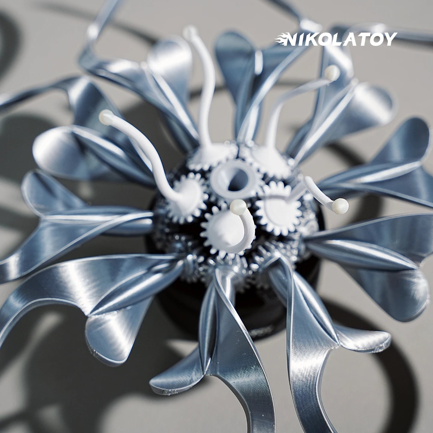 Nikolatoy Saatchi Gallery Modern Aesthetics Visual Art Preserved Flower Desktop Wall-Mounted Mechanical Flower Model Toy