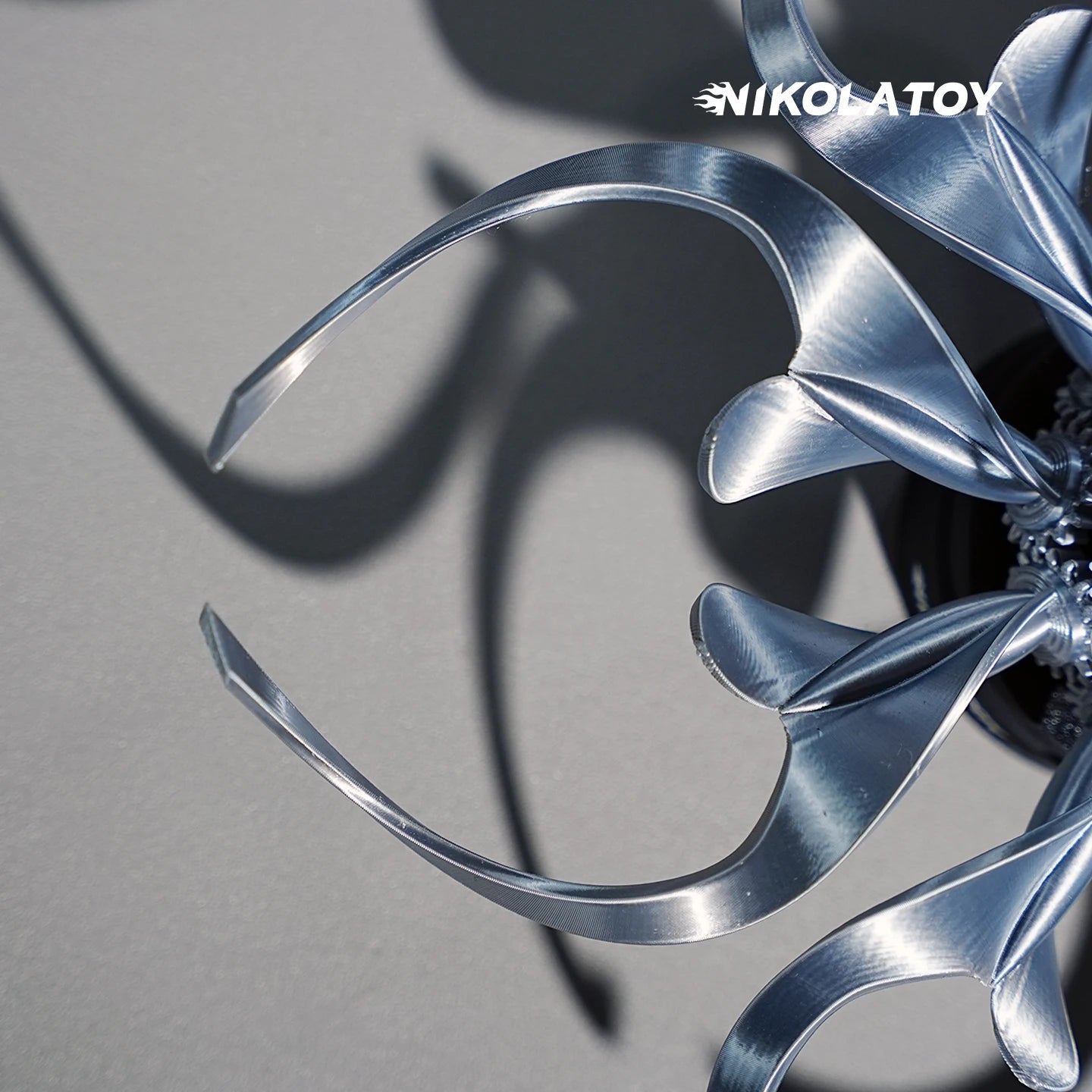 Nikolatoy Saatchi Gallery Modern Aesthetics Visual Art Preserved Flower Desktop Wall-Mounted Mechanical Flower Model Toy