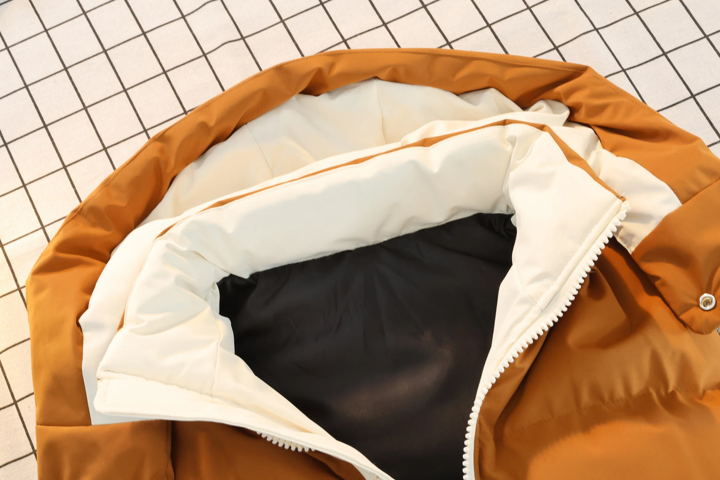 Men's Color-Block Puffer Vest with Removable Hood - Zip Closure & Flap Pockets, Water-Resistant Warm for Winter Casual Outfits