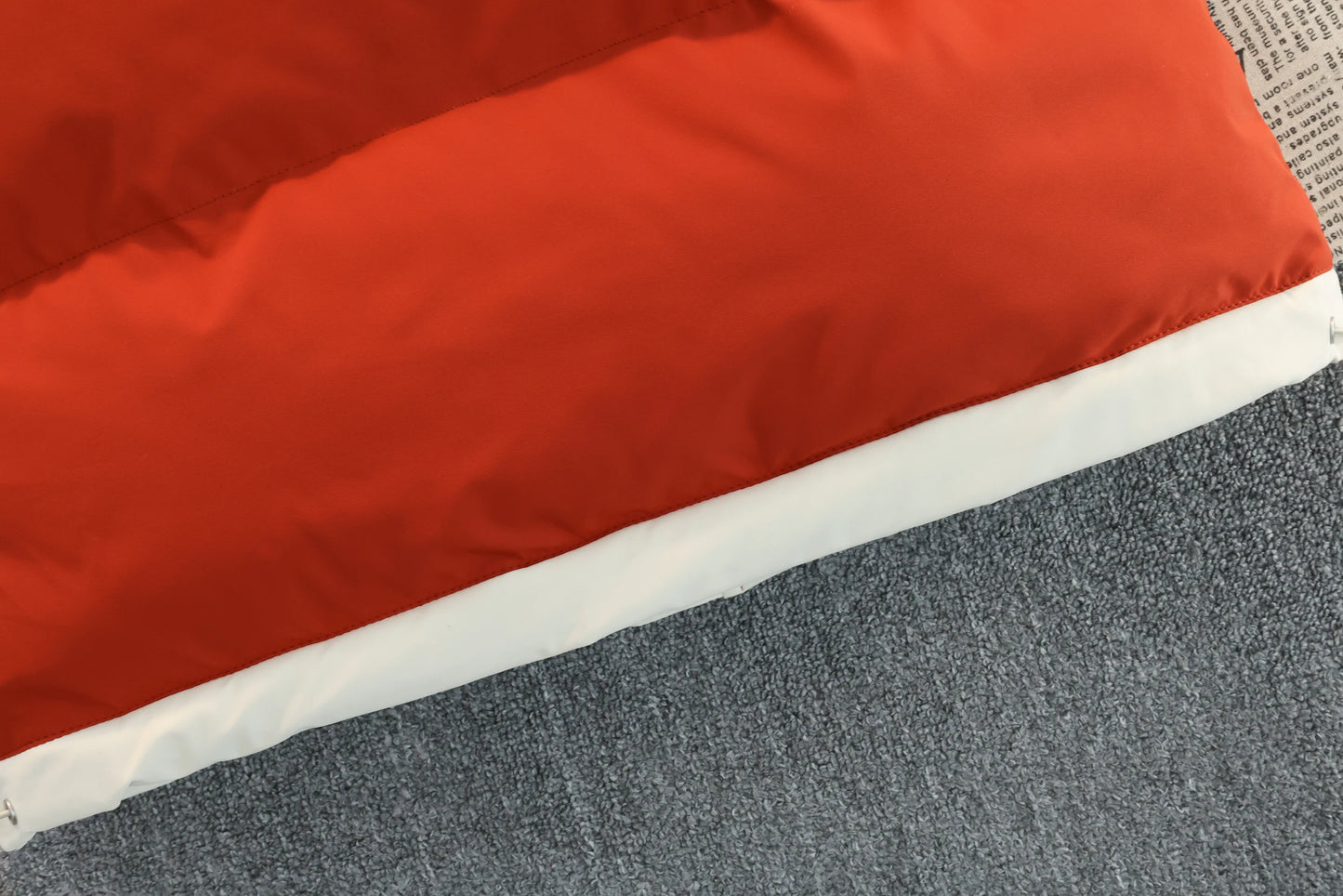 Men's Color-Block Puffer Vest with Removable Hood - Zip Closure & Flap Pockets, Water-Resistant Warm for Winter Casual Outfits