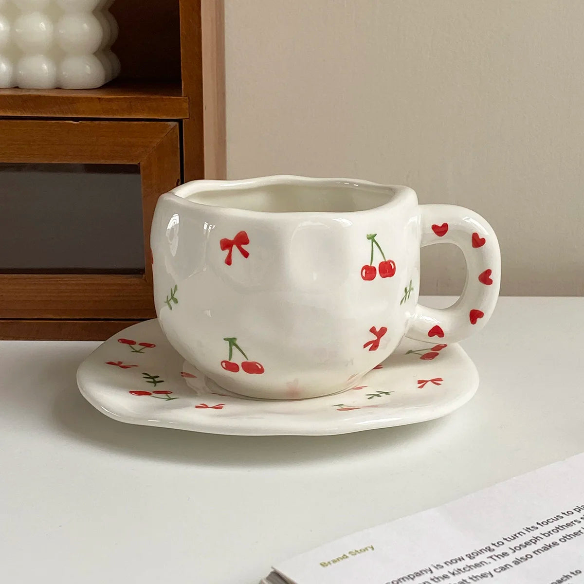 1Set Asymmetrical Fruit Ceramic Coffee Cup and Saucer, High-Looking Creative Hand-Painted Coffee Cup and Saucer, Suitable for Home Drinking Water, Coffee Shop Latte Art Cup, Party Coffee Cake Cup and Saucer, Gift Giving