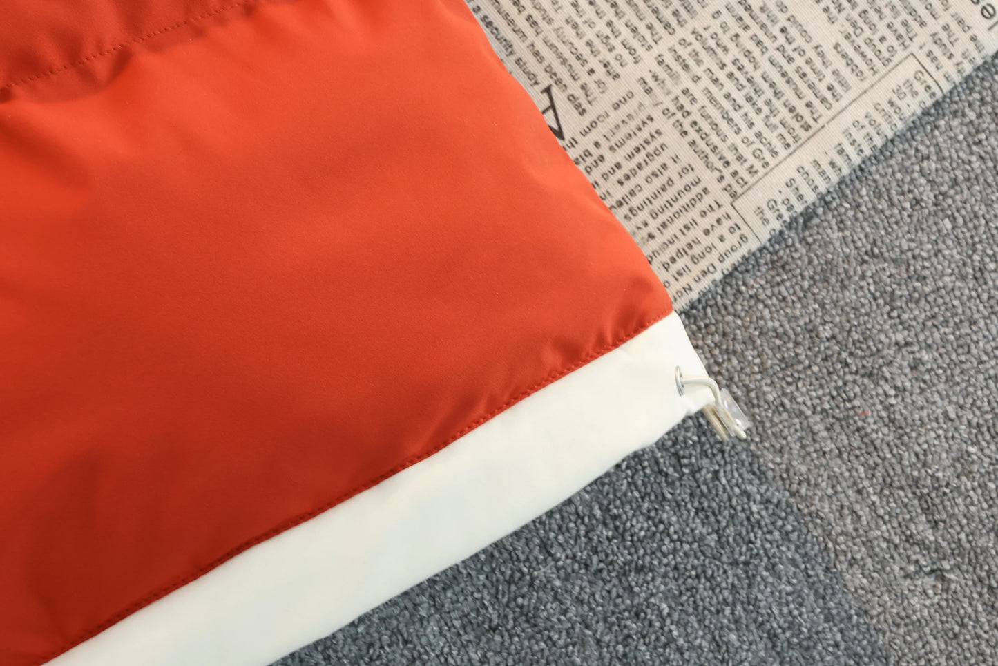 Men's Color-Block Puffer Vest with Removable Hood - Zip Closure & Flap Pockets, Water-Resistant Warm for Winter Casual Outfits