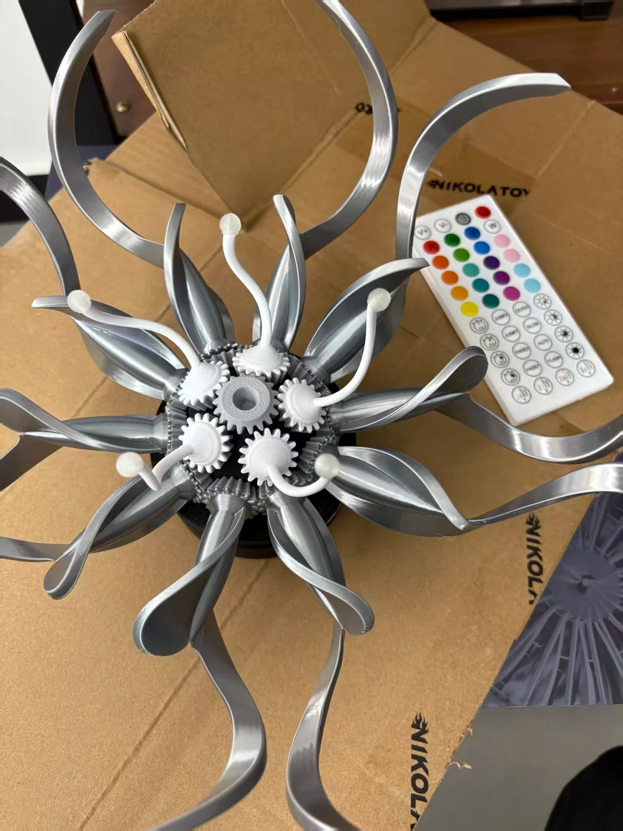 Nikolatoy Saatchi Gallery Modern Aesthetics Visual Art Preserved Flower Desktop Wall-Mounted Mechanical Flower Model Toy