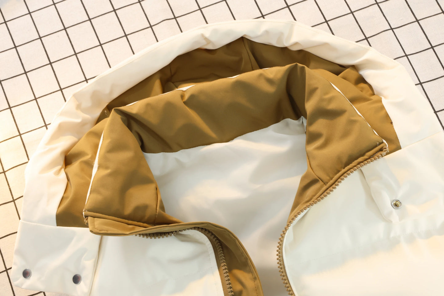 Men's Color-Block Puffer Vest with Removable Hood - Zip Closure & Flap Pockets, Water-Resistant Warm for Winter Casual Outfits