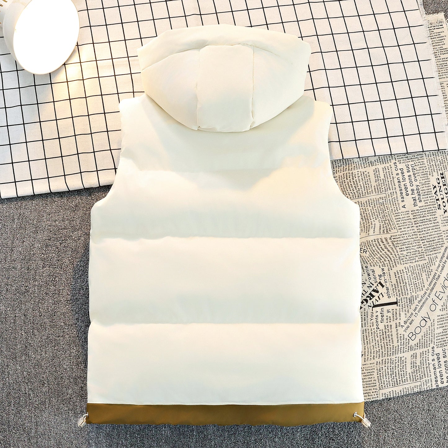 Men's Color-Block Puffer Vest with Removable Hood - Zip Closure & Flap Pockets, Water-Resistant Warm for Winter Casual Outfits