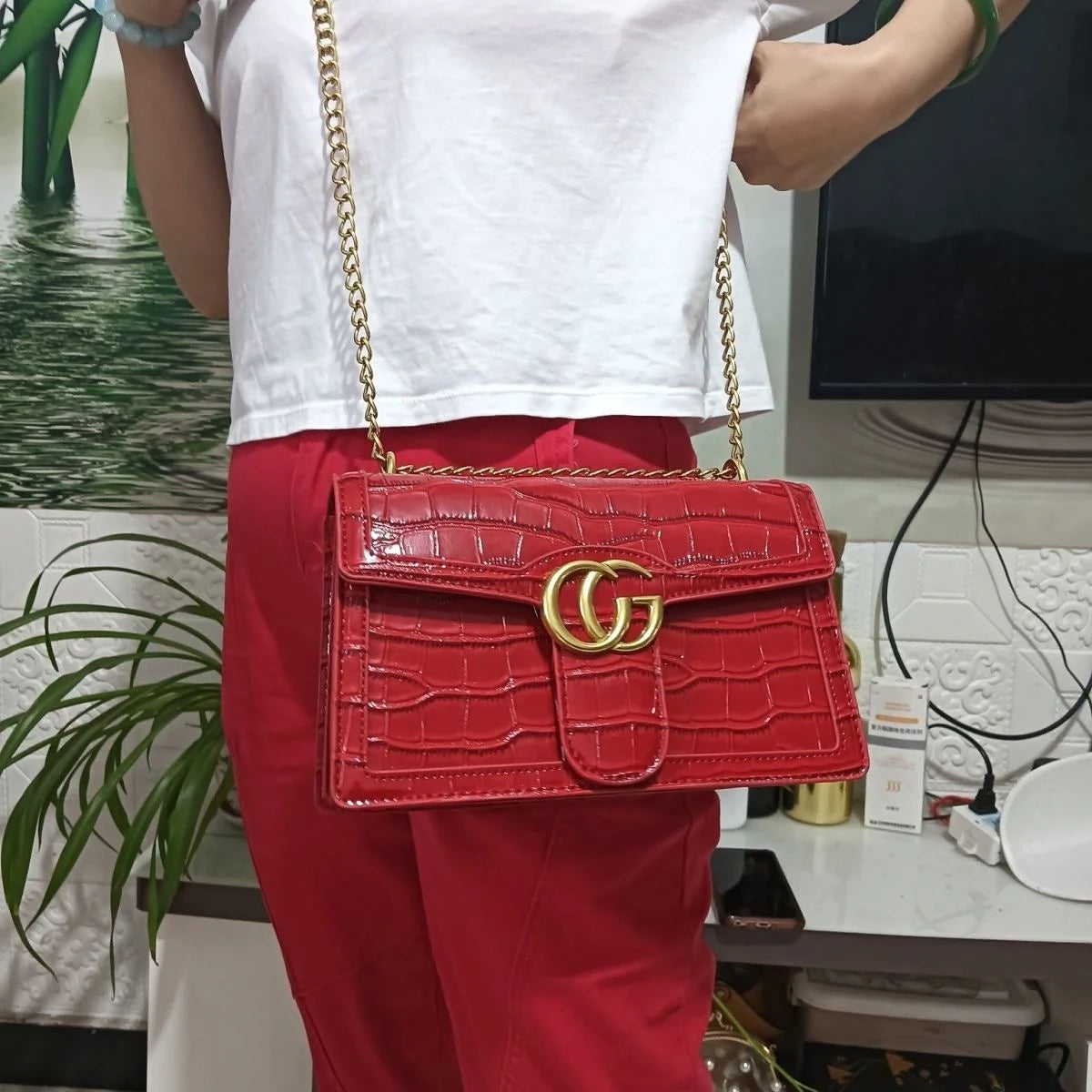 Underarm bag for women, 2025 new style, fashionable and trendy, embossed chain bag, versatile crossbody bag, shoulder bag